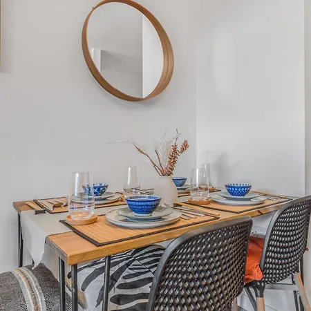 Japanese Lantern With Free Park, Netfix, 75 Inch Tv, Games - Centre Apartamento Birmingam
